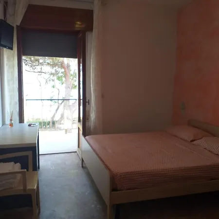 Spacious Double Right By The Sea Pineto