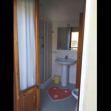 Spacious Double Right By The Sea 皮内托