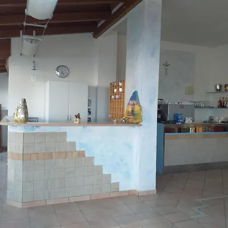 ベッド・アンド・ブレックファスト Spacious Double Right By The Sea