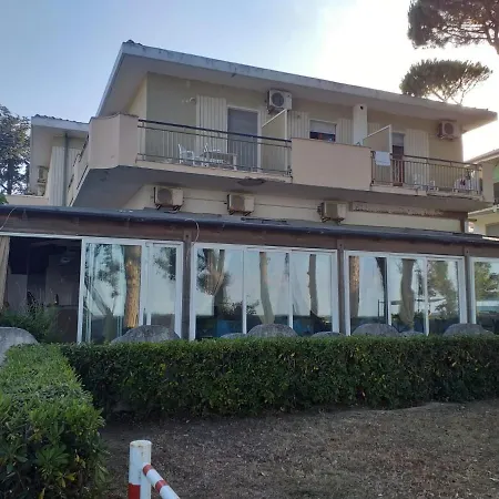 Spacious Double Right By The Sea 3* Pineto