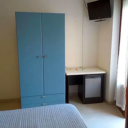 Spacious Double Right By The Sea Pineto