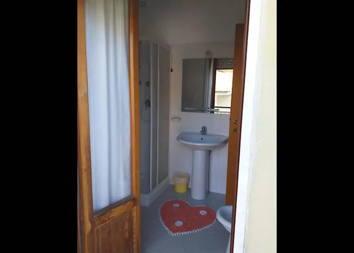 Spacious Double Right By The Sea Pineto